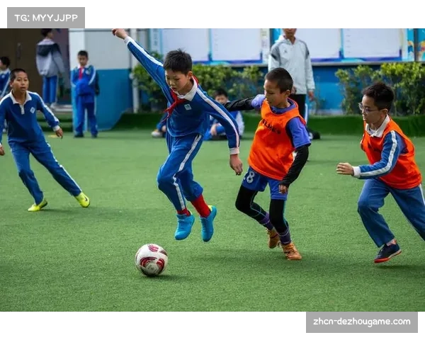 足球教育进社区 俱乐部助力青少年全面成长